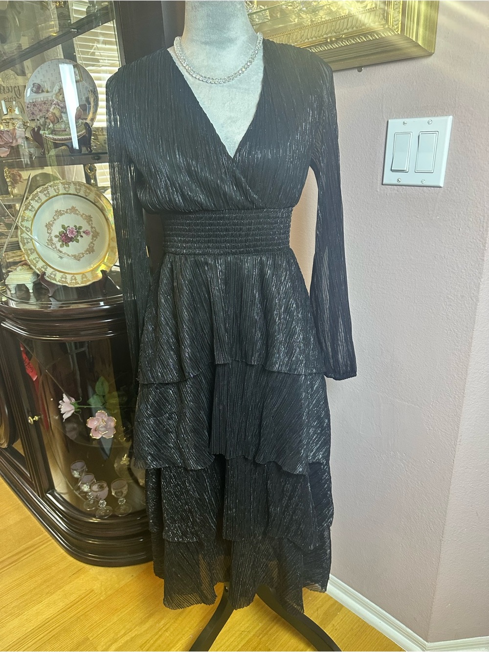 Versona Black Long Sleeve Tiered V-Neck Midi Dress-Excellent Condition